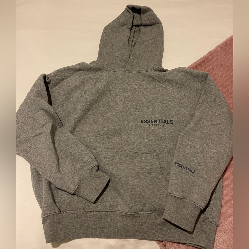Fear of God Essentials Pullover Hoodie
Dark Heather Oatmeal